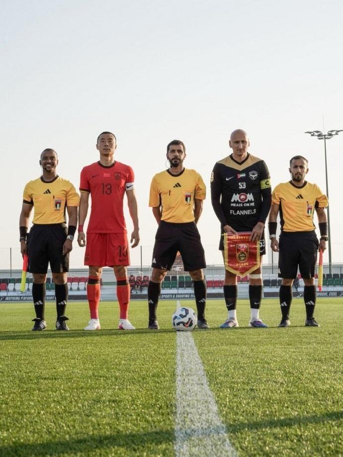 开云官方网站-国足2比2战平乌兹别克，邵佳一遗憾未能成功复仇，痛失好局