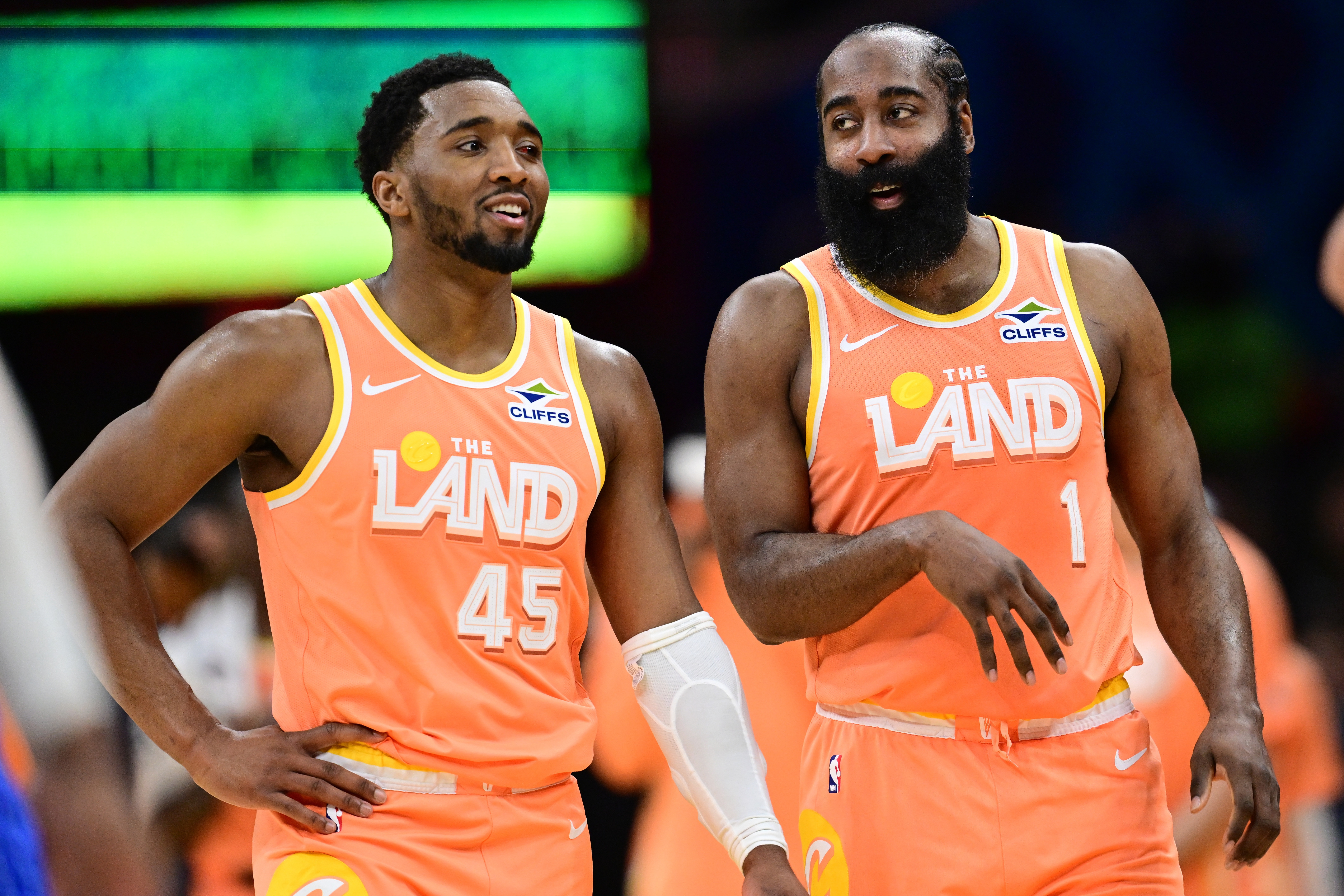 张佳玮：猛龙躲开了克星尼克斯 但哈登也是猛龙杀手且还有米切尔